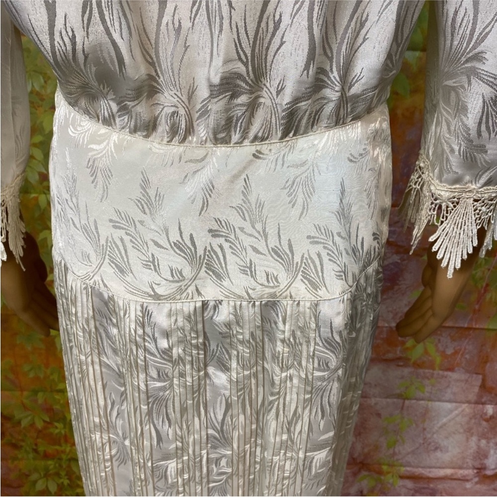 Nilani Vintage Ivory Jacquard Lace Trimmed Dress - Picture 12 of 15